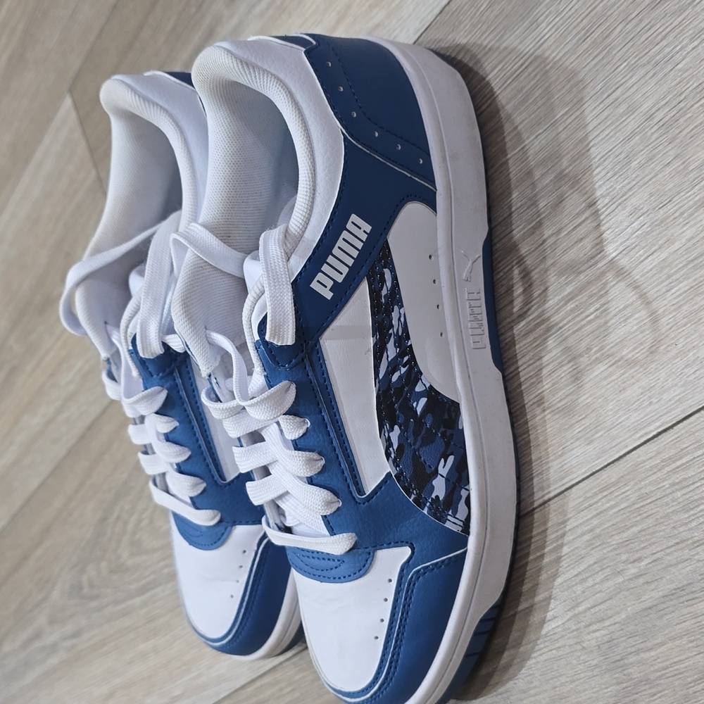 Puma Women's Blue and White Sneakers